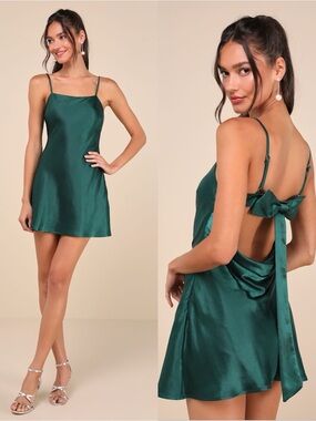 LULU'S Sincerest Elegance
Emerald Satin Cowl Back Bow
Mini Dress